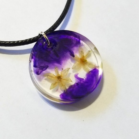 Real Flowers Necklace- Purple Swirl - Picture 5 of 7